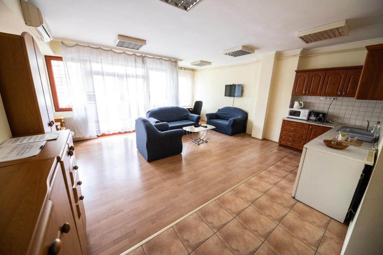Elit Apartman Apartment Debreţin Exterior foto