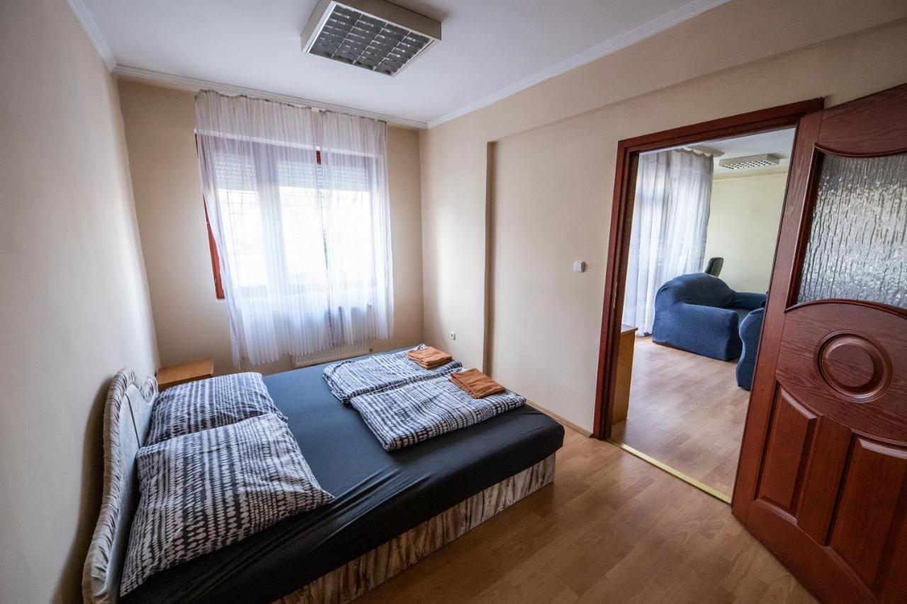 Elit Apartman Apartment Debreţin Exterior foto